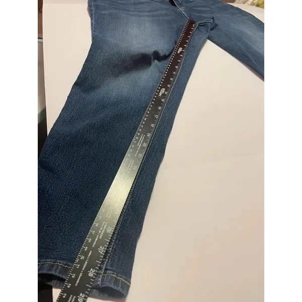 Levi Strauss Signature Modern Slim Women’s Jeans – Size 24 - Image 5