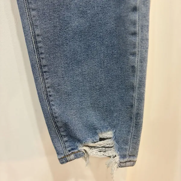 American Eagle Ripped Mom Jeans Size 6 Light Wash Distressed - Image 3