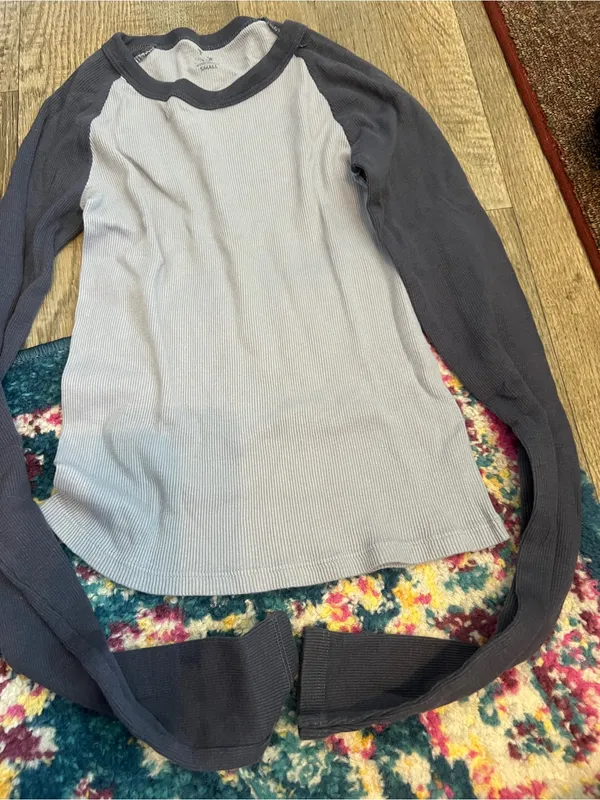 Brandy Melville John galt navy baseball top - Image 4