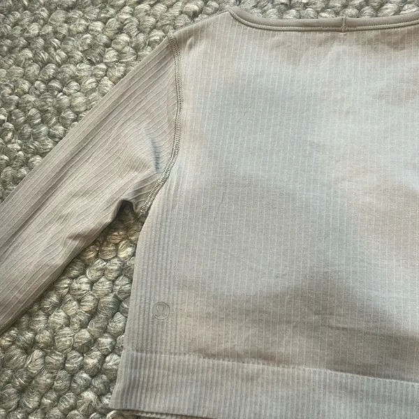 Lululemon Ebb to Street Long Sleeve in Heather Grey Size 2 - Image 7