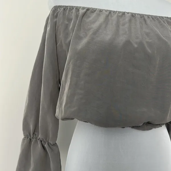 Everly Grey Off The‎ Shoulder Crop Top Sz S - Image 3