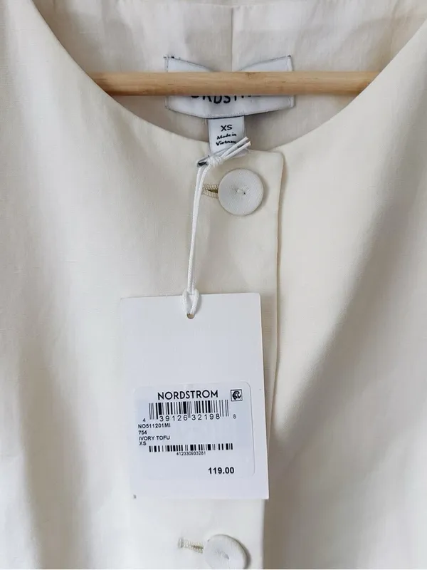 Nordstrom Women’s Cutaway Linen Vest Ivory Tofu - Image 5