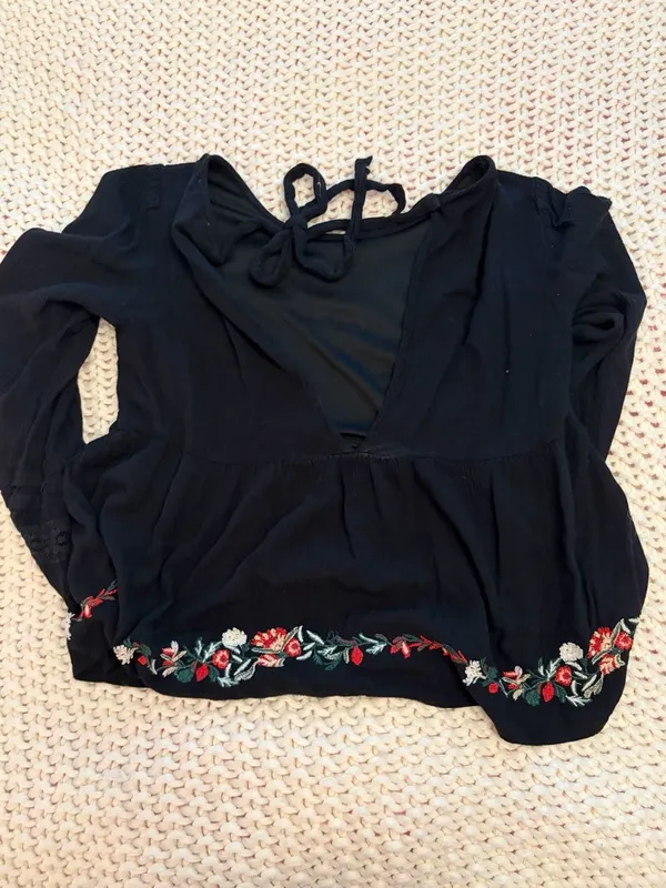 American Eagle Black Floral Embroidered Peasant Blouse Size XS - Image 2