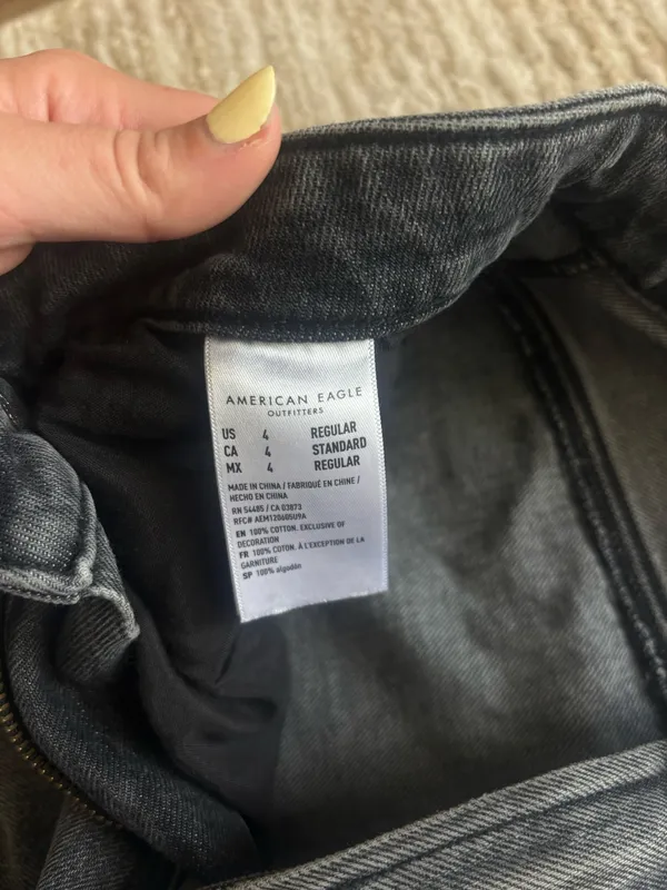 American eagle highest rise mom jeans - Image 3