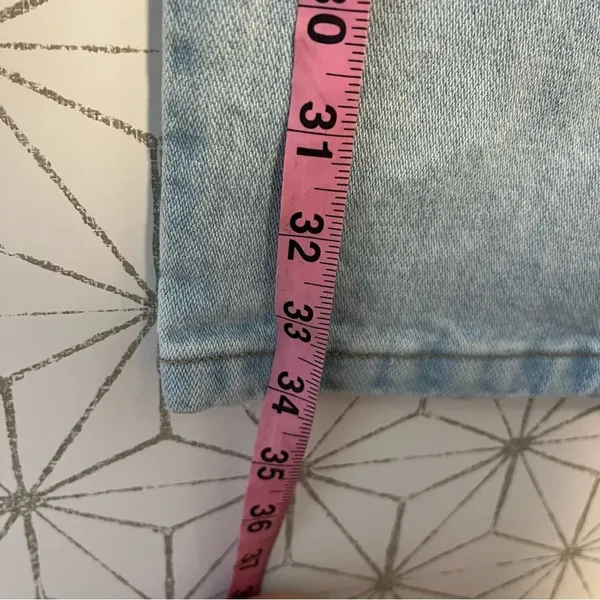 Wrangler Light Wash High Rise Straight Fit Jeans - Image 5