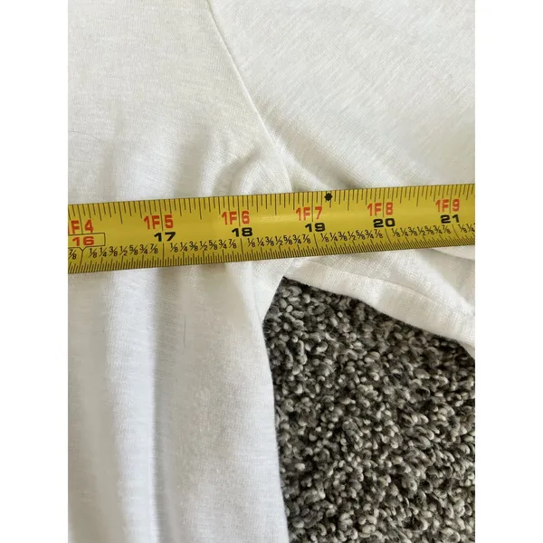 Banana Republic white short-sleeve button henley shirt M - Image 7