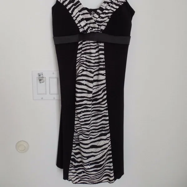 Juniors Womens Deb Zebra Print Evening/Party Sequins Dress Size Small - Image 5