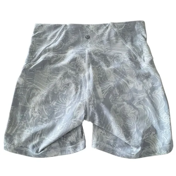 Size 8 Lululemon Train Times Short 6" Inseam Eternal Wave White / White - Image 4