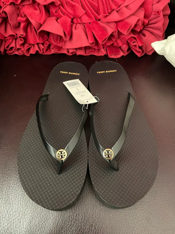 women’s platform flip flop in perfect black size 9 avail NWT, leather strap on top - Image 3