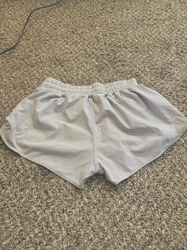 Lululemon Shorts Hotty Hot 2.5" - Image 2