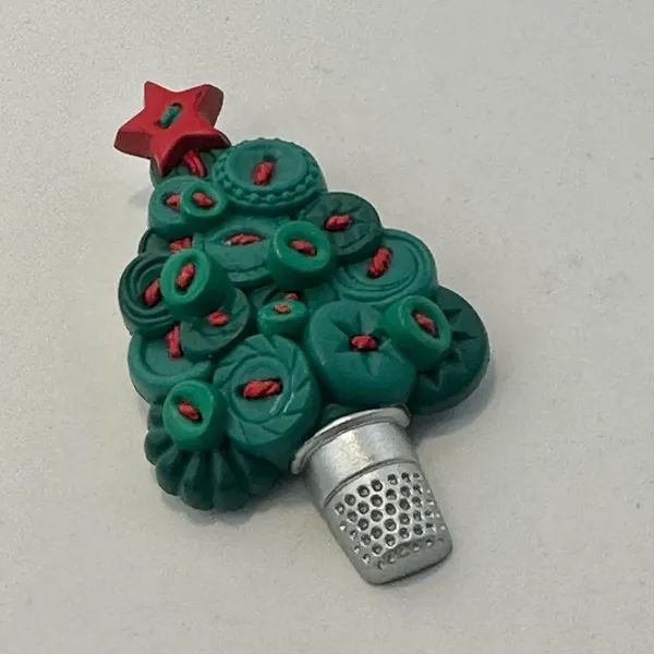 Hallmark Christmas with brooch with thimble and buttons - Image 3