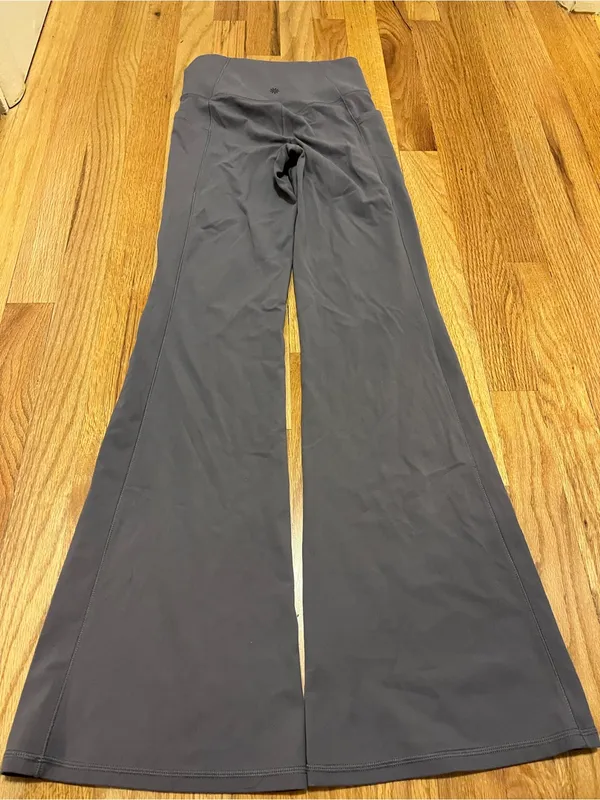 Athleta Salutation Stash Flare Pant dusty purple size XS - Image 4