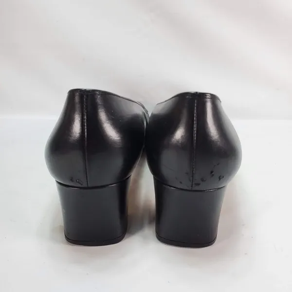 Salvatore Ferragamo Gancini‎ Pumps Womens 7.5 B Black Leather Block Heel Italy - Image 6
