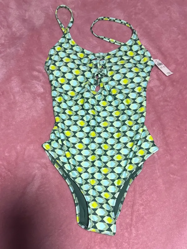 Green aerie swim - Image 4