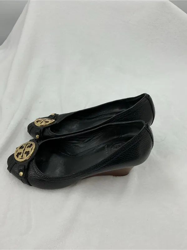 Tory Burch Black Leather Peep-Toe Heels with Gold Logo Medallion B47 - Image 4