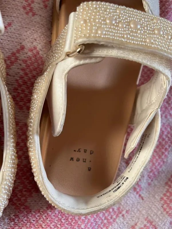 A New Day Women's Beige White Pearl Beaded Flat Synthetic Sandals Size 7.5 - Image 10