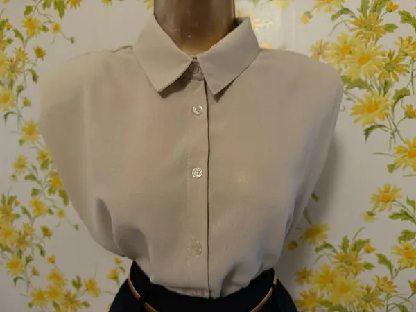 Padded shoulders Sleeveless Boxy Button Down Blouse size M Tan Size M - Image 5