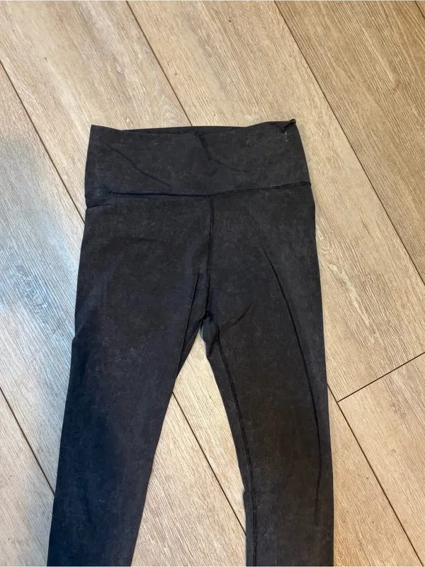 Vuori Washed Studio Legging Gray Washed in Charcoal M - Image 7