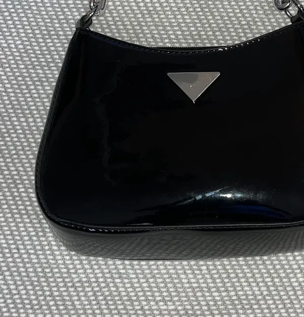 Small Von Maur Faux Patent Leather Black Purse Silver Chunky Chain Strap - Image 3