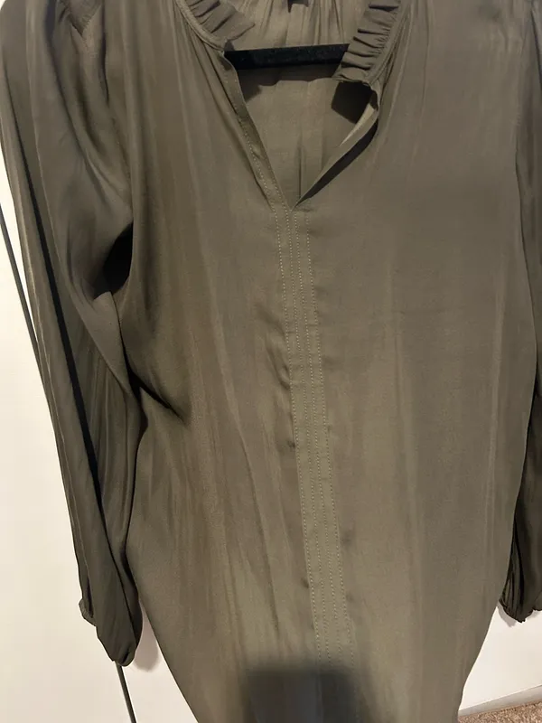 Ann Taylor olive green Ruffled detail Blouse - Image 4