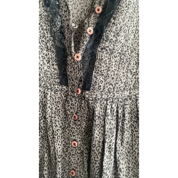 Free People Leopard Lace Babydoll Blouse Womens Size 6 Grey Animal Boho Top - Image 2