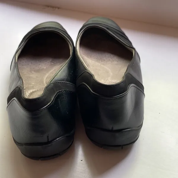 LifeStride Soft System Flats Black Shiny and‎ Suede Accents Neutral Slip On 7 - Image 5