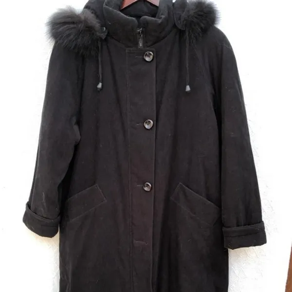 NUAGE Collection Black Coat With Genuine Fox Trim - Image 9
