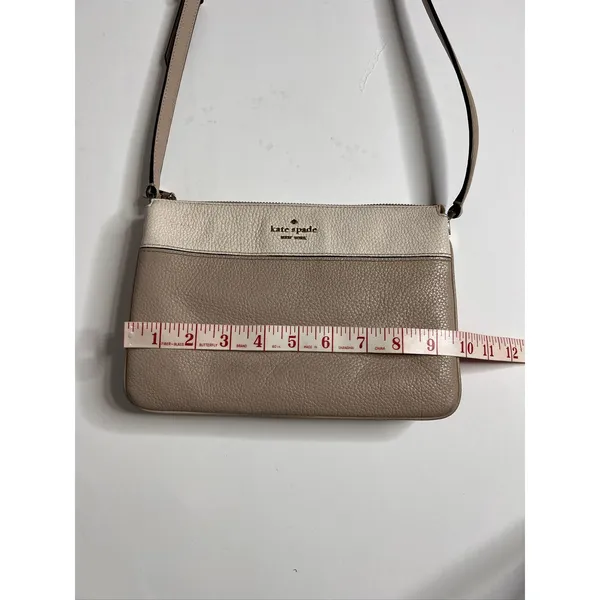 Kate Spade Leila Two-Tone Crossbody Bag Purse Small Leather Beige Taupe Neutral - Image 5
