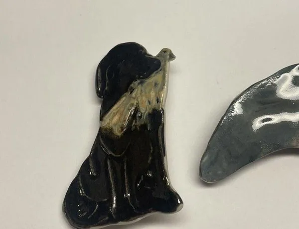 Lot Of 2 Hand Made Ceramic Brooch Pins Hand Painted - A Bird Hunting Dog - Image 3