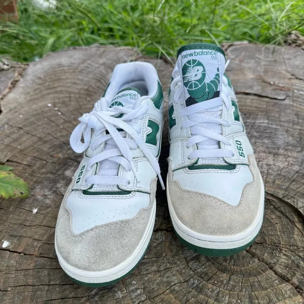 New Balance Men's 550 men’s Sneaker, shoes size 5.5 - Image 2