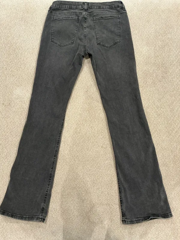 Forever 21 Low-Rise Bootcut Jeans - Image 5