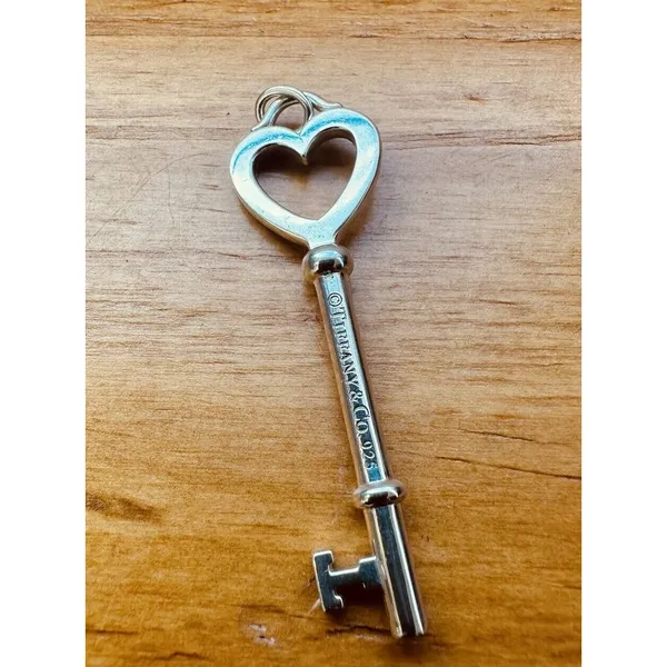 Tiffany & Co Elegant Large Sterling Silver Open Heart Key Pendant Only W/Box‎ - Image 9