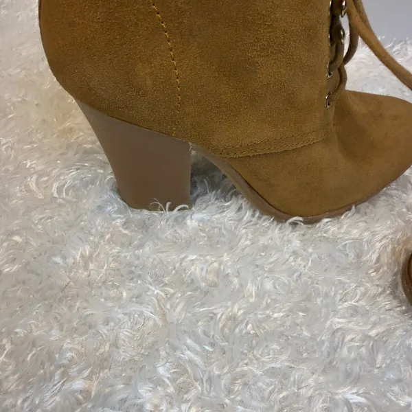 Michael Kors Tan Suede Lace Up‎ 7 Ankle Boots Block Heel Lug Sole Gold Hardware - Image 6