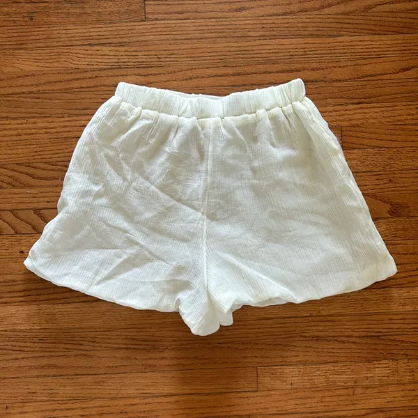 White cream soft shorts - Image 2