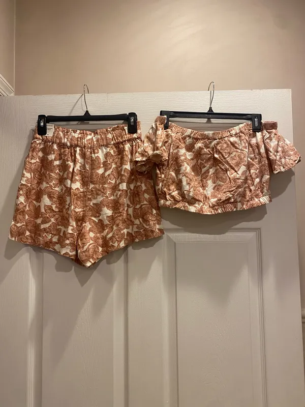 Abercrombie shorts and top set - Image 2