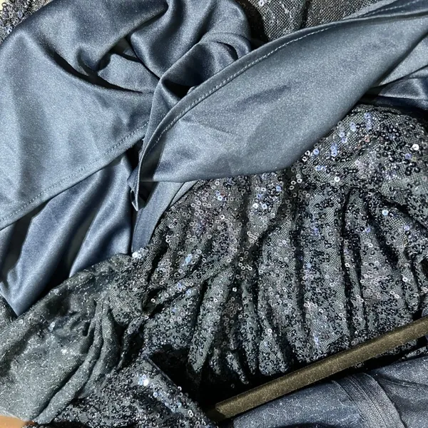 La Femme Navy Sequin Ruched V-Neck Evening Gown Dress Size 14 - Image 9