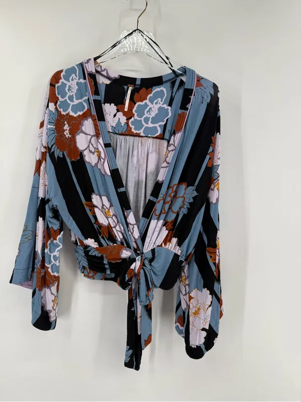Free People That's a‎ Wrap Floral Top Black Combo size medium - Image 3