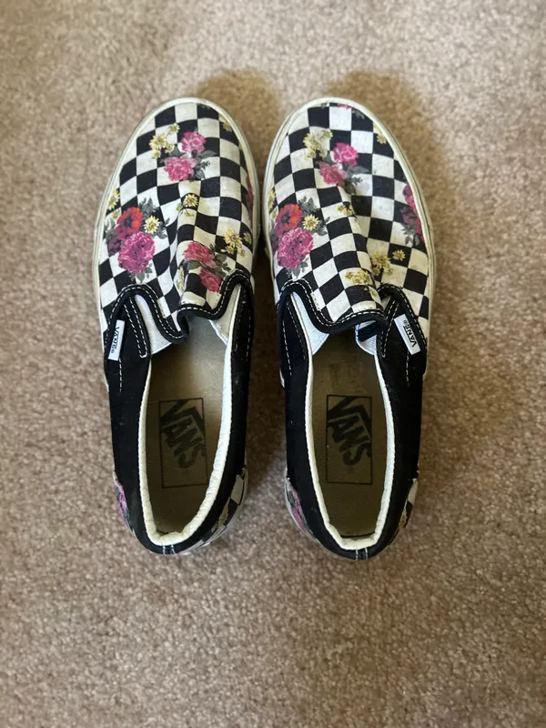 Vans Women’s Size 7 Black and White Checkered Floral Slip On - Image 2