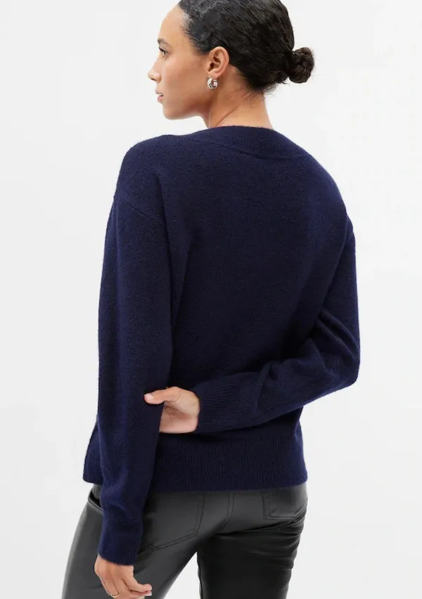 Gap Women's Relaxed Fit Lightweight V-Neck Sweater - Image 3