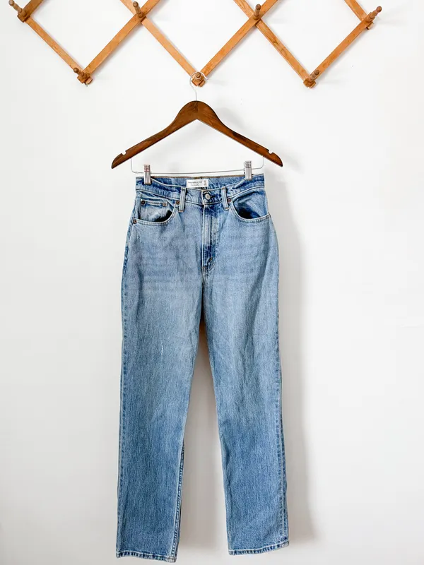 Abercrombie & Fitch Curve Love Ultra High Rise 90s Straight Jean - Image 9