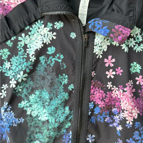 Lululemon Run: Bandit Jacket - size 8 - Image 3