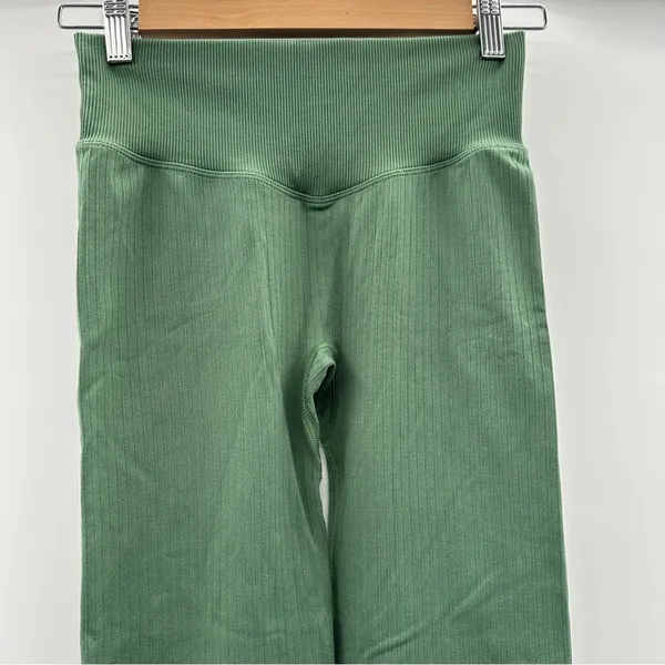 Pink Victoria's Secret Active Green Ribbed‎ Mid Rise Cropped Leggings Sz S - Image 2