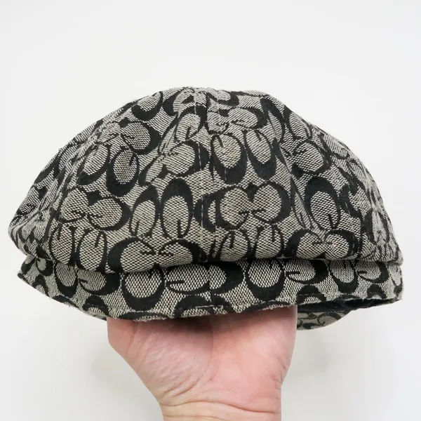 Vintage Y2K Gray & Black GG Logo Newsboy Cap - Image 4