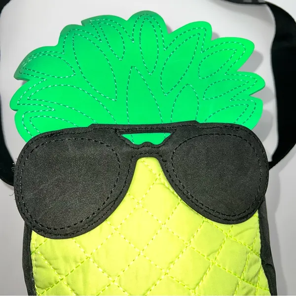 Pink Victoria’s Secret Quilted Pineapple Shoulder Bag with Sunglasses - Image 3