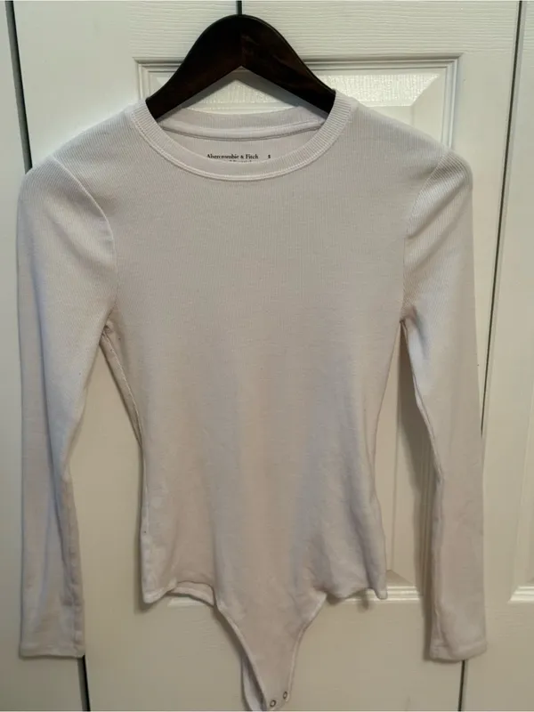 Abercrombie & Fitch Soft A&F Essentials Crewneck Ribbed Bodysuit in White - Image 2