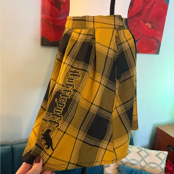 Wizarding World of Harry Potter Hufflepuff Plaid Skirt Yellow Size S Pleated - Image 2