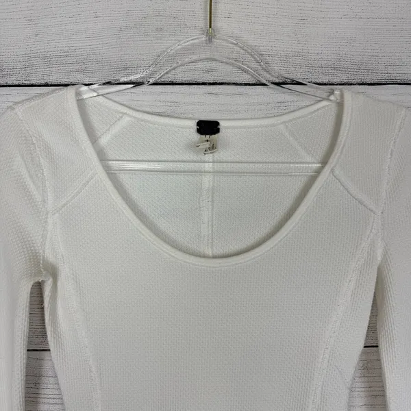 Free People We The Free Bandana Cuff Top Cream Scoop Neck Paisley‎ Thermal Sz XS - Image 4
