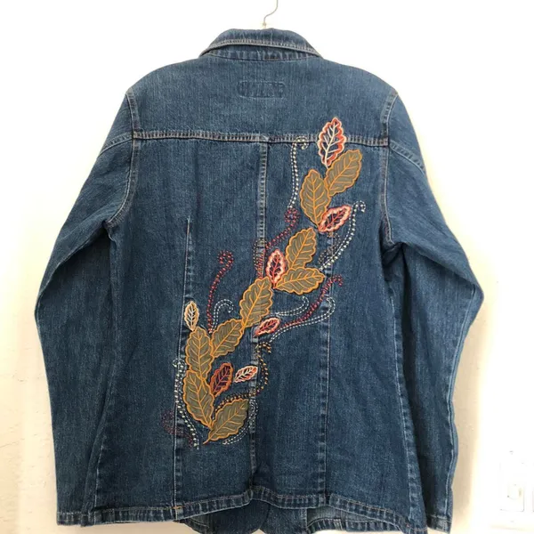 Unique 2000s Y2K Navy blue Embroidered jean denim fitted jacket floral leaf design #boho #hippie #indie #western Excellent condition, measurements in pics 100% cotton - Image 5