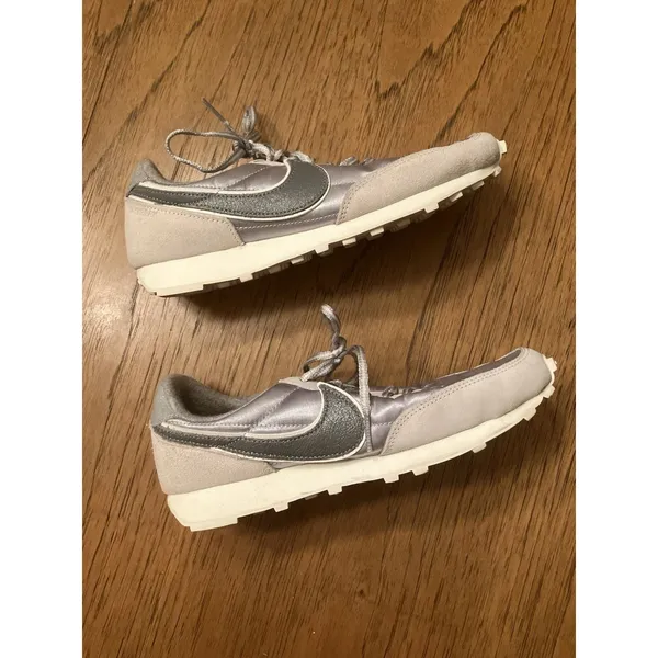Nike Daybreak SE Athletic Club Women’s Light Smoke Sneakers DN3399-001 - Image 4