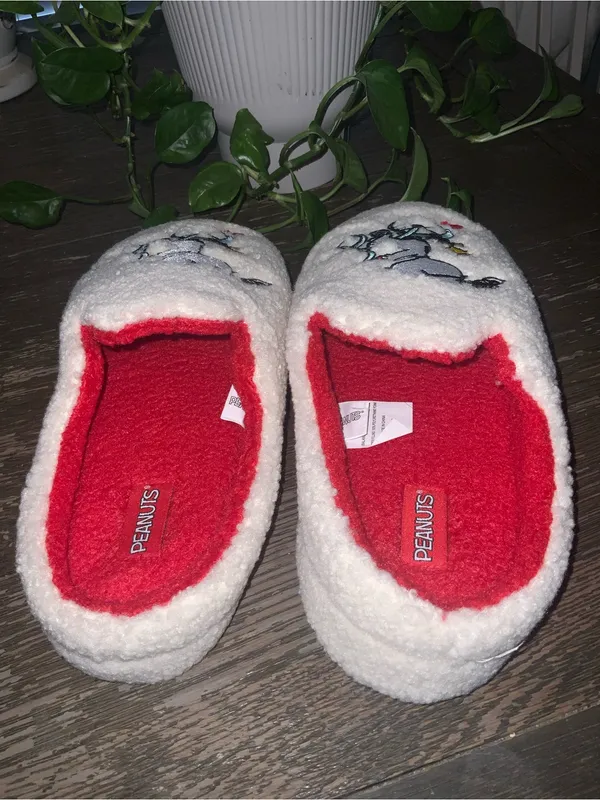 Peanuts Cream Slip-On Slippers with Snoopy Riding A Bicycle Size Lg - Image 4